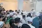 Zulkifli Hasan Salatkan Jenazah KH Maimun Zubair