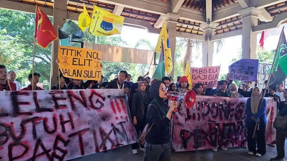 Demo di DPRD Buleleng, Mahasiswa Kritik MBG, Gaji Guru, hingga Infrastruktur Desa - Tribun-bali.com