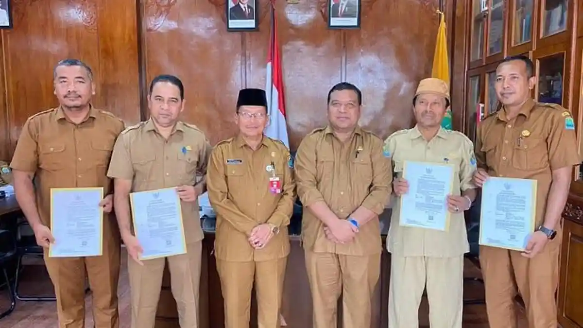 Sekda Aceh Jaya Serahkan SK 4 Plt Pejabat, Ini Nama dan Posisinya