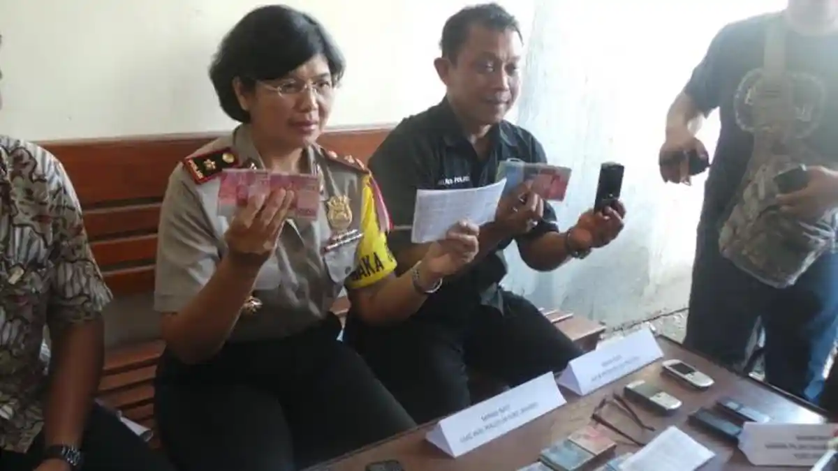 Dua Kepala Sekolah Bocorkan Kunci Jawaban UN 2014 Lewat Surel