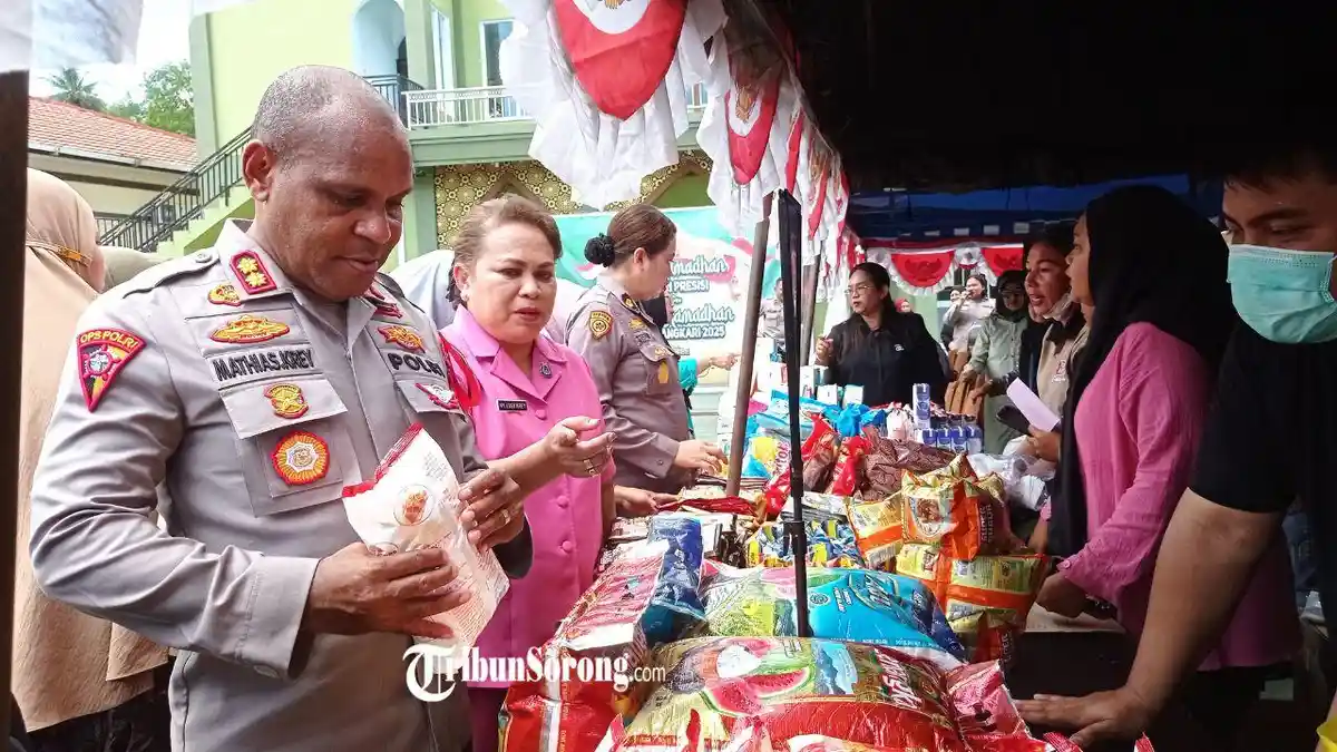 Pasar Ramadan Polresta Sorong Kota, Warga Bisa Dapat Sembako Murah