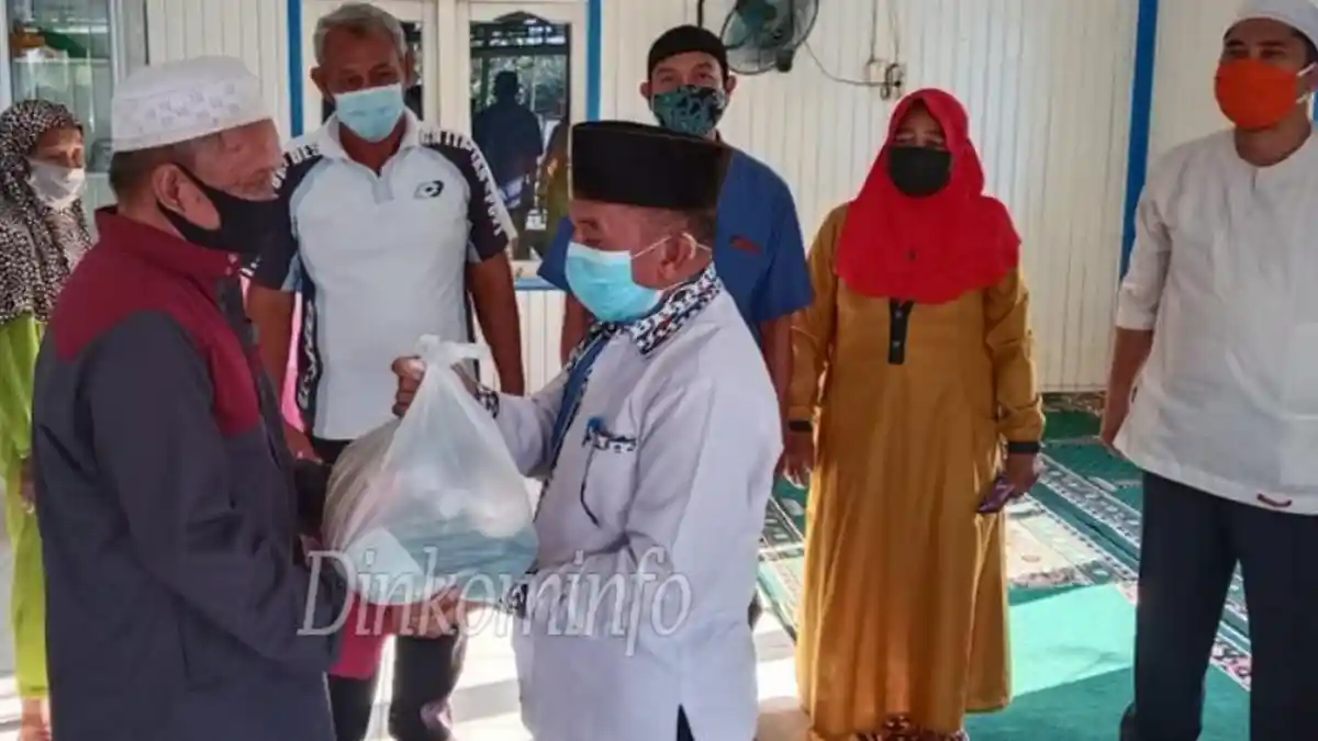 Jelang Bulan Ramadhan, ASN Muslim di Pemkab Kubar Bagi-bagi Sembako