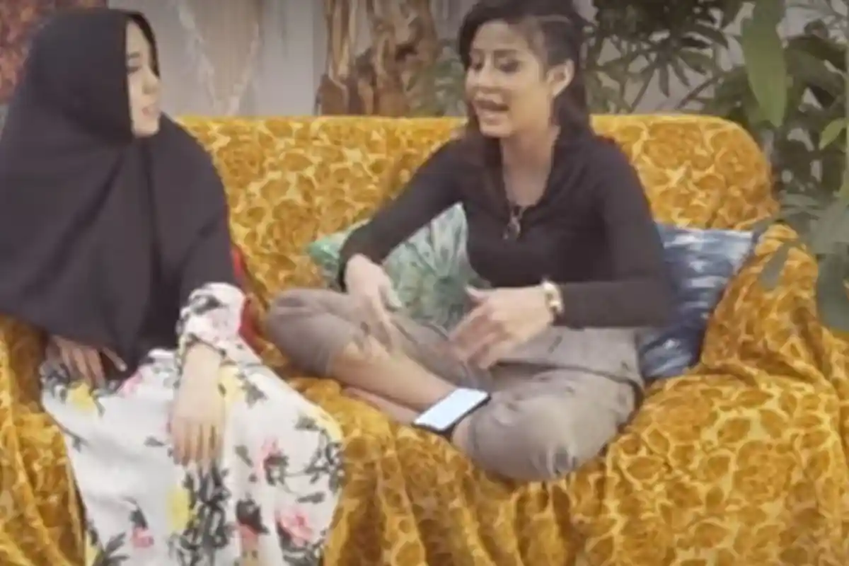 Awkarin Kaget Bukan Main saat Tahu Salmafina ''Tobat'' di Tempat Beginian