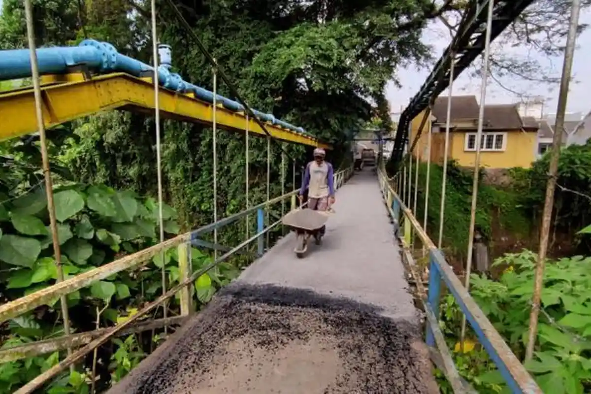 Jembatan Gantung di Pisang Candi Kota Malang Mulai Diperbaiki Setelah Dikeluhkan Warga