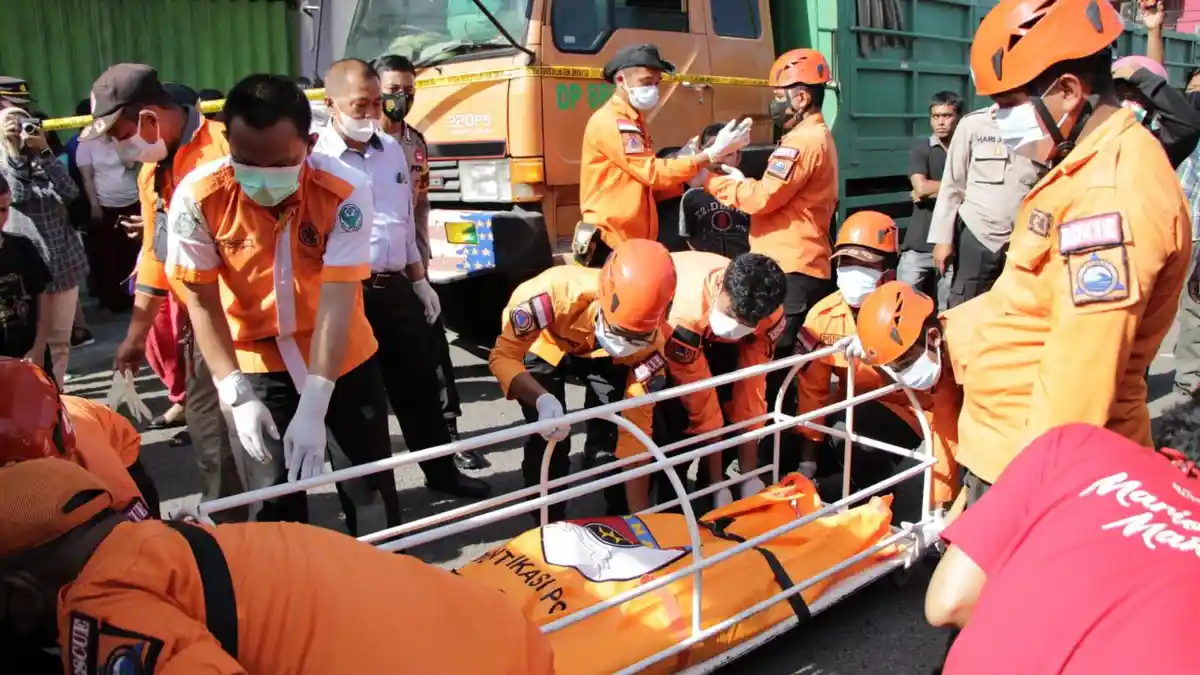 Identitas Sopir yang Ditemukan Tewas Dalam Truk, Istri: Sebelum Keluar Mengeluh Sakit Perut