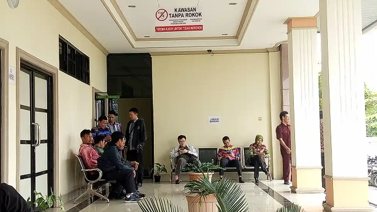 Sebelum Sidang, Kok Banyak Orang Datangi Muslih dan Trensis di Sel Pengadilan Tipikor