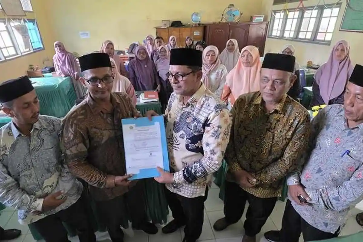 Ramli Purna Tugas, Azhari Plt Kepala MIN 29 Pidie, Ini Pesan Kakankemenag Dr Abdullah