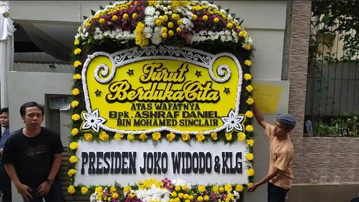 Presiden Joko Widodo Ikut Berduka Atas Meninggalnya Ashraf Sinclair, Kirim Bunga ke Rumah Duka