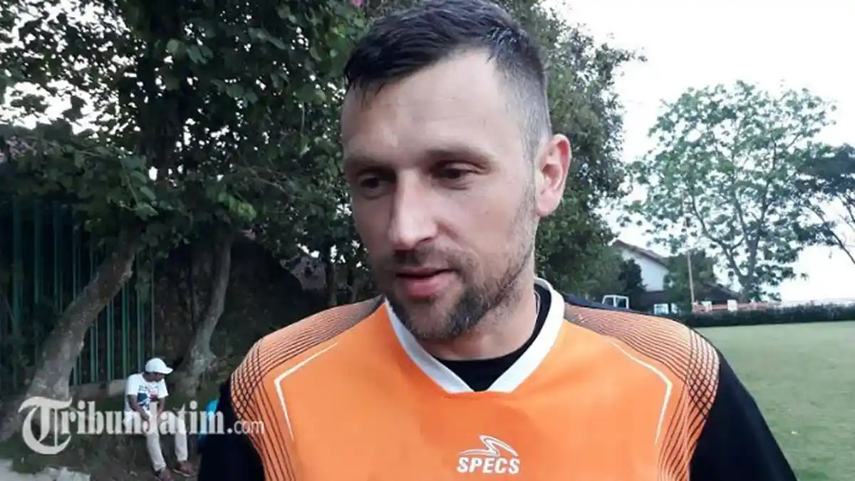Pelatih Arema FC Sudah Nyaman dengan Performa Kiper Asing Baru