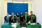 Alya-Nazhyfa-tengah-berfoto-bersama-tim-penguji.jpg