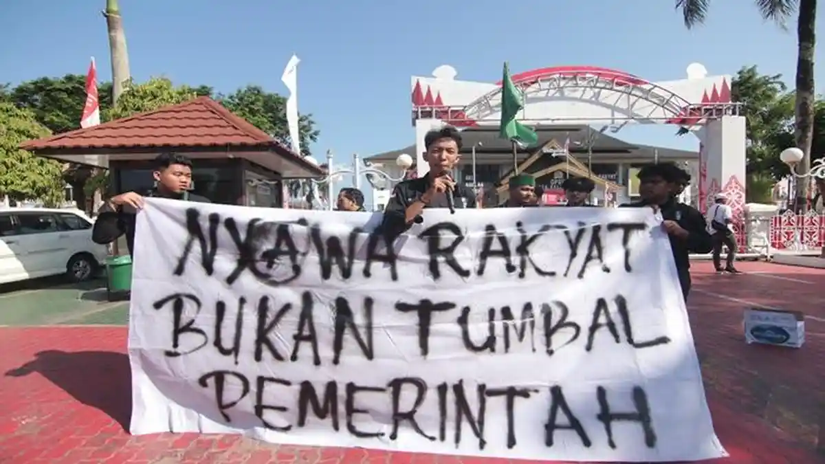 Desakan HMI Balikpapan untuk Aturan Jam Operasional Angkutan Berat