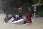 Evakuasi Banjir Warga Gunung Kidul