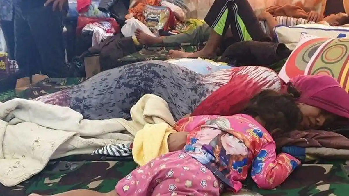 Kebrutalan KKB Papua - Cerita Eni saat Melihat Suaminya Bersimbah Darah di Kiosnya, Warga Dievakuasi