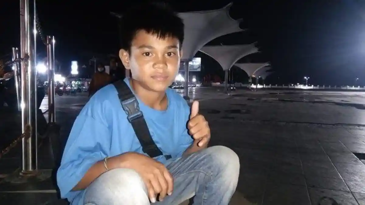 Kisah Pilu Aidil, Bocah 9 Tahun Jual Rempeyek untuk Bertahan Hidup Sendirian tanpa Orangtua