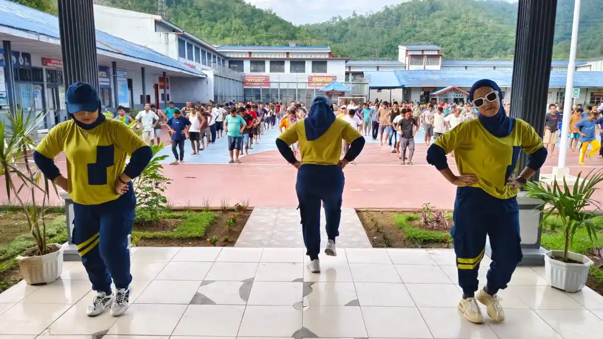 Jaga Kesehatan, Warga Binaan Lapas Padangsidimpuan Rutin Senam Pagi