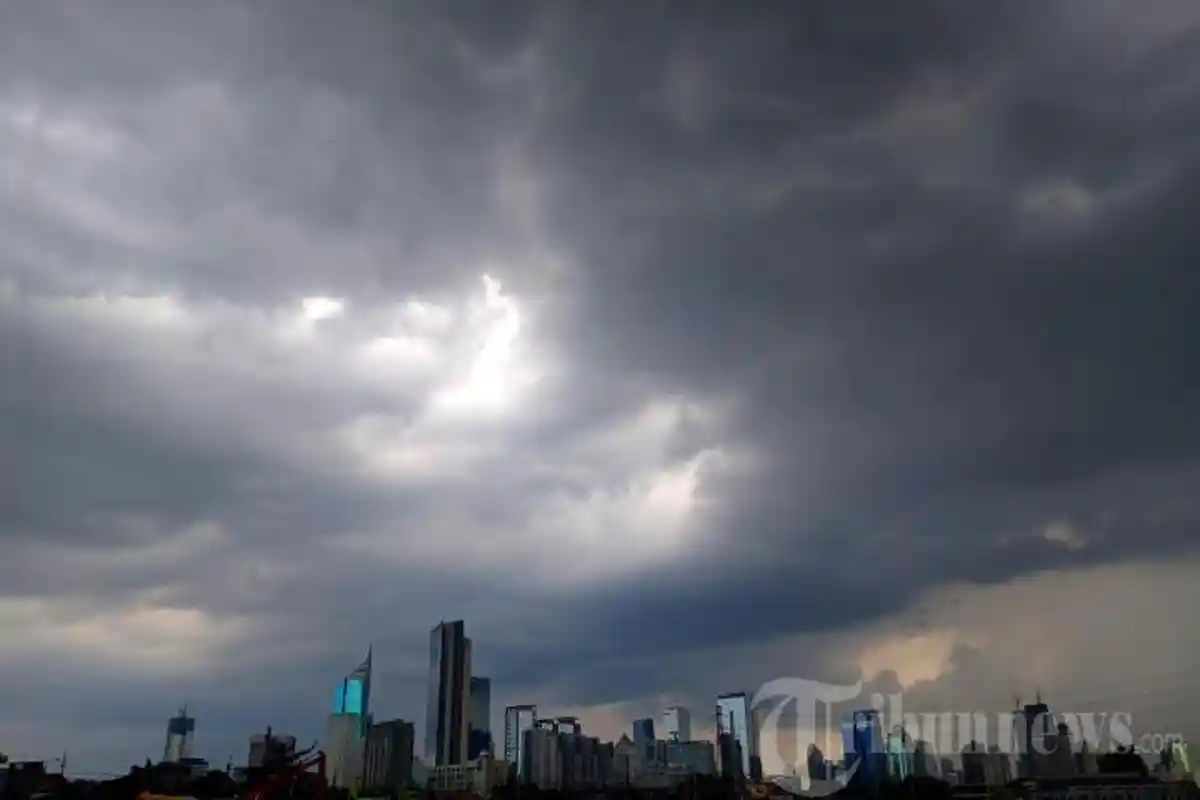 Peringatan Dini BMKG, Waspada Potensi Hujan Lebat Disertai Petir di Banten pada 5-6 Juli 2024