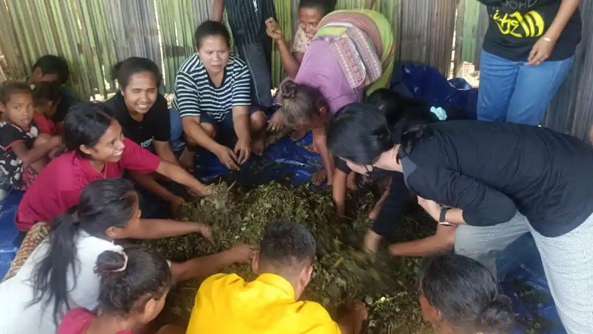Tim Pengabdian Dosen dan Mahasiswa Unimor Edukasi Wanita Tani Manfaatkan Limbah Rumah Tangga 