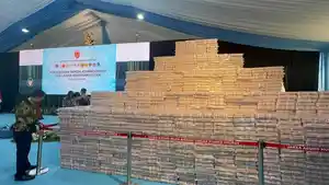 Piramida-Uang-Rp-102-Triliun_1.jpg