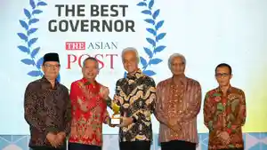 gubernur-jawa-tengah-ganjar-pranowo-mendapat-penghargaan-sebagai-the-best.jpg
