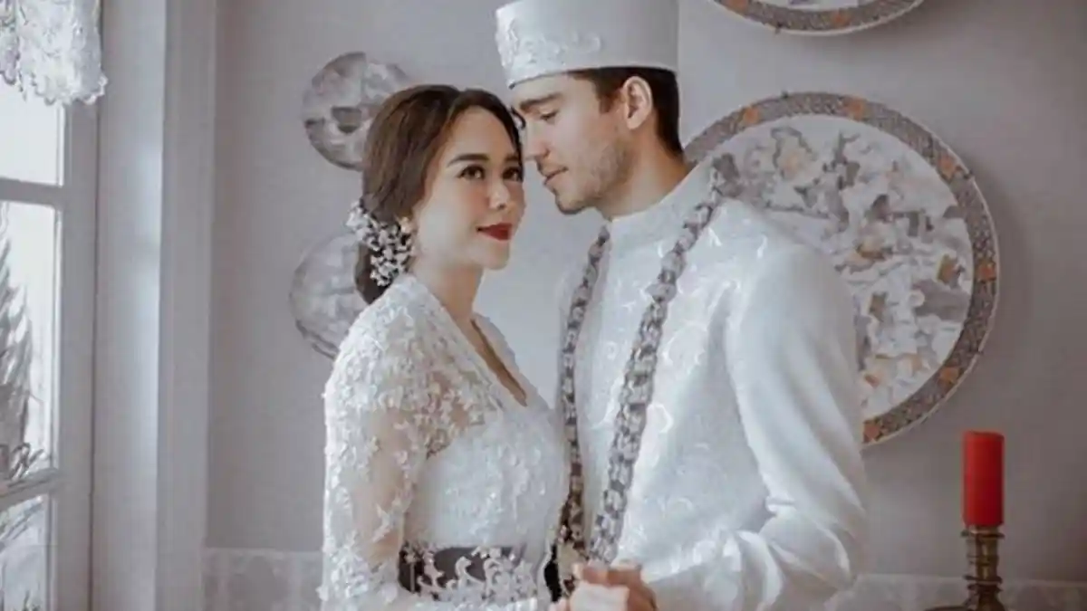 Usai Resmi Menikah dengan Erick Amaral, Aura Kasih Hamil dan Tegaskan Tak Hamil Diluar Nikah