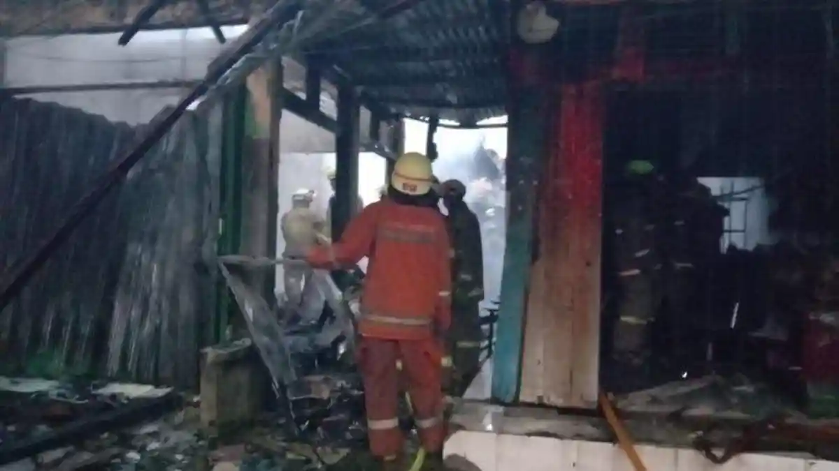 Puluhan Kios Pasar Kayu Jati Rawamangun Terbakar: Pedagang Tak Sempat Selamatkan Dagangan