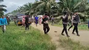 Dua-kelompok-warga-di-Mamuju-Tengah-bersitegang-di-lokasi-dugaan-sengketa-lahan.jpg