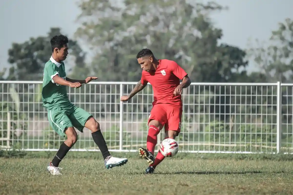 Perbandingan Statistik 2 Pemain Persis Solo Sandi Sute dengan Beto Goncalves, Mana Lebih Unggul?