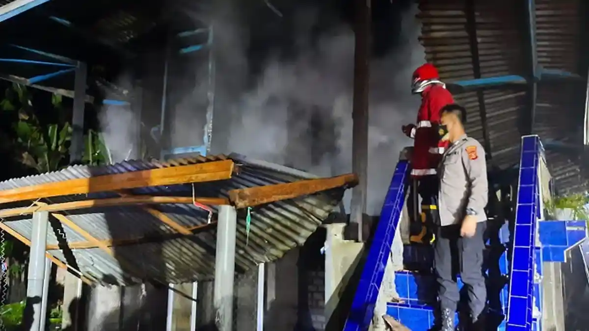 Berawal Suara Ledakan, Satu Rumah di Gunung Megang Muara Enim Hangus Terbakar