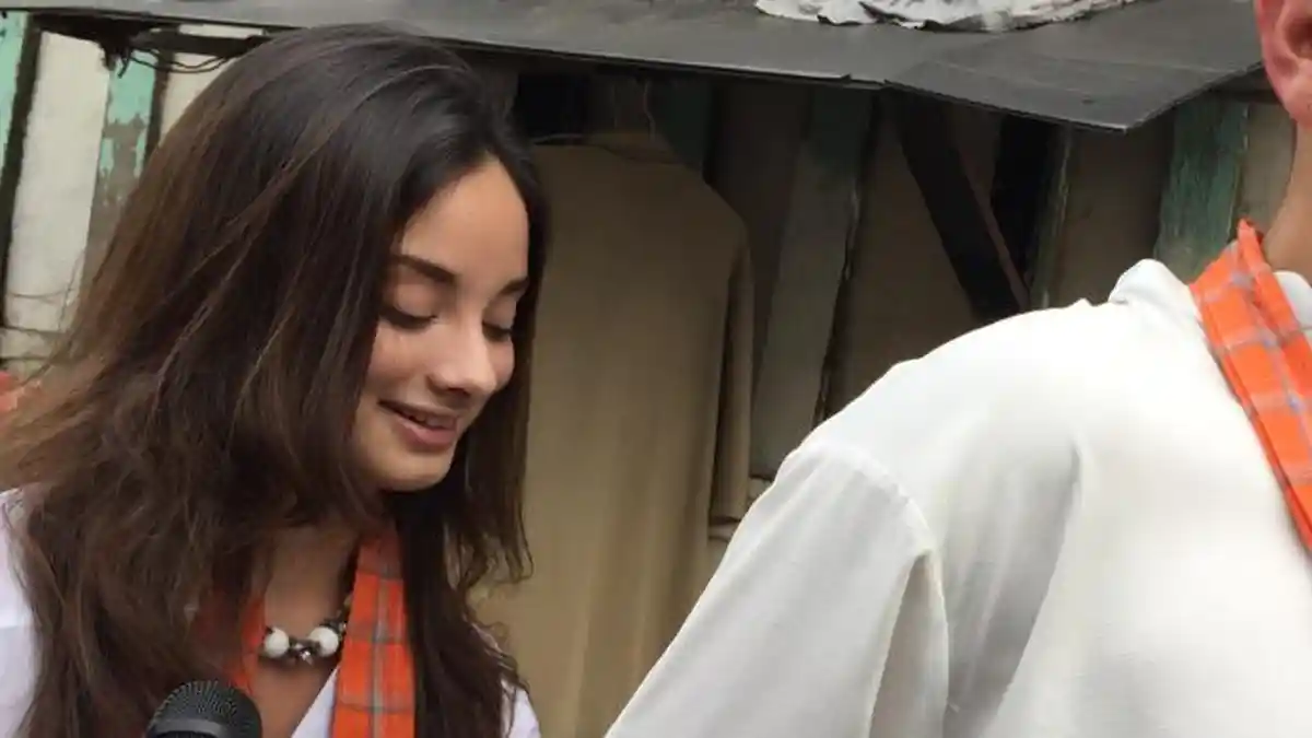 Perempuan Cantik Nan Anggun Ini Jadi Perhatian saat Agus Yudhoyono Blusukan