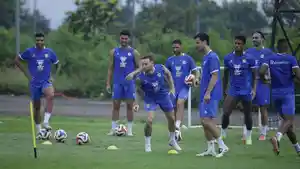 Gelandang-PERSIB-Marc-Klok-meras.jpg