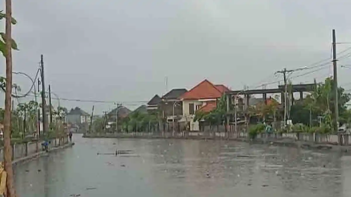 Hujan Lebat Sejak Tadi Malam, Level Air di Tukad Mati Legian Naik