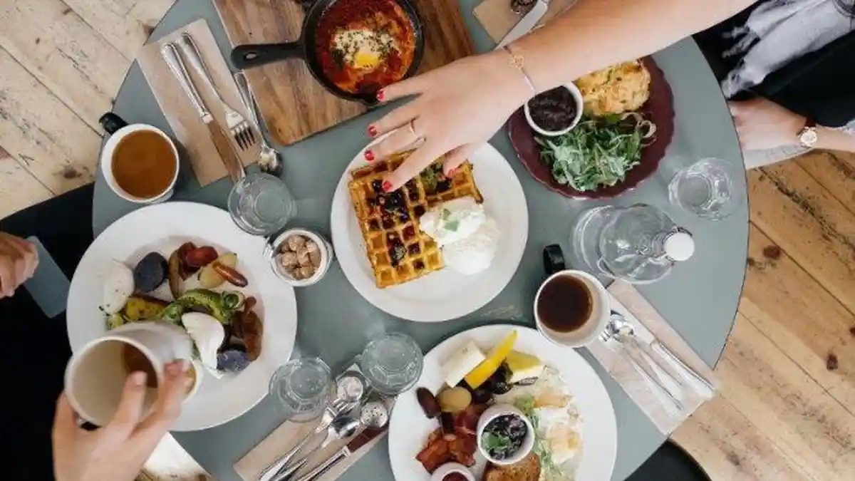 5 Arti Mimpi Tentang Makan, Mengalami Kesembuhan dan Kepuasan