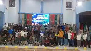 Wakil-Direktur-Bidang-Akademik-foto-bersama-peserta-event-Personi-1-2025-Politani-Kupang.jpg