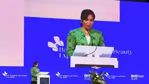 Wamenpar-Ungkap-Kunjungan-Wisman-Tumbuh-8-Persen-di-Tengah-Geopolitik-Global.jpg