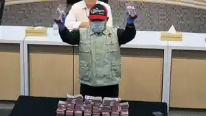Ketua-PN-Depok-I-Wayan-Eka-Mariarta-dan-4-tersangka-ott-kpk.jpg