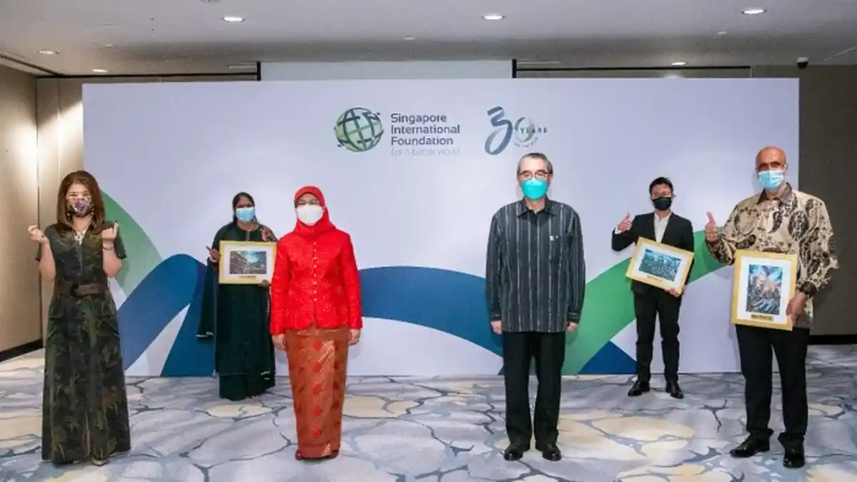 SIF Rayakan hari jadinya ke-30, Dian Permata Sari Mashari dapat Penghargaan