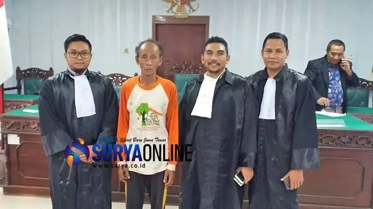 Tukang Becak Ini Diadili Gara-gara Cabut Pohon Pisang, Istrinya yang Buta Nangis di Persidangan