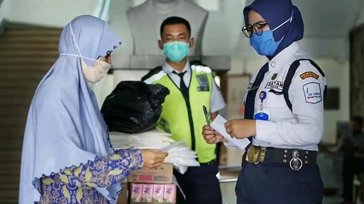 Donasi SDIT Bina Amal Semarang, APD Tenaga Kesehatan di Empat Rumah Sakit