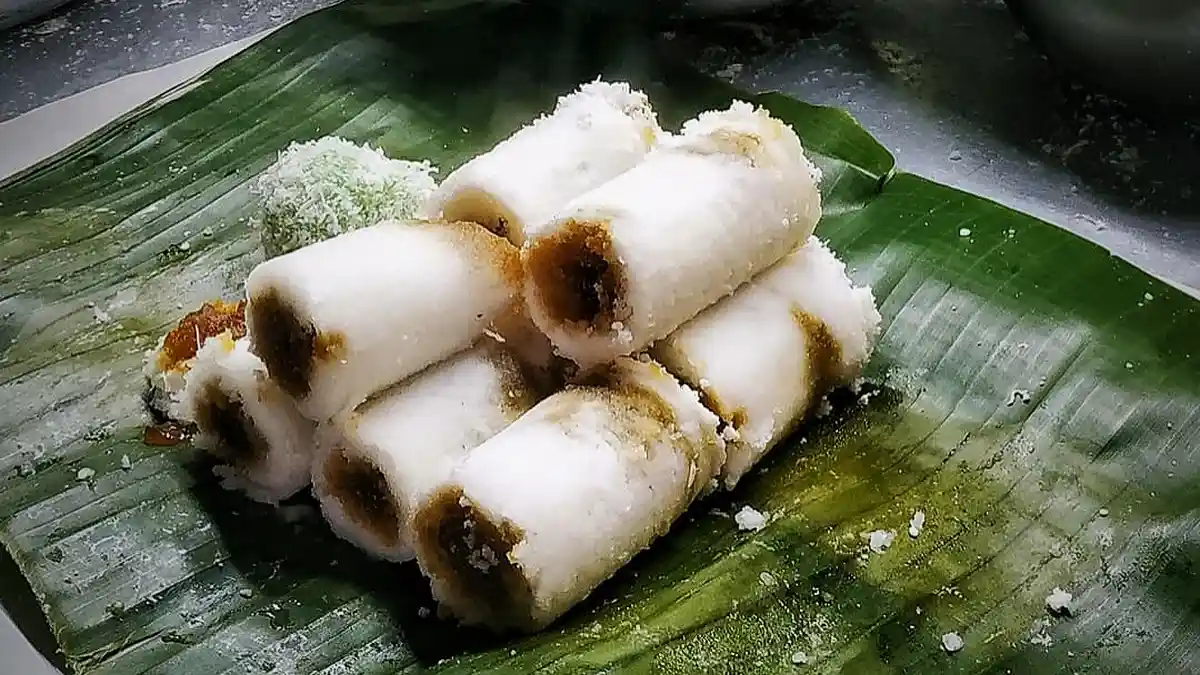 Kue Putu, Makanan Tradisional Indonesia yang Dikukus dengan Bambu serta Mengeluarkan Bunyi yang Khas