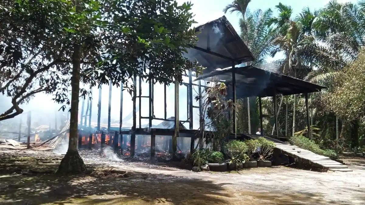 Ditinggal Salat Jumat, Satu Rumah di Mendahara Ulu Ludes Terbakar