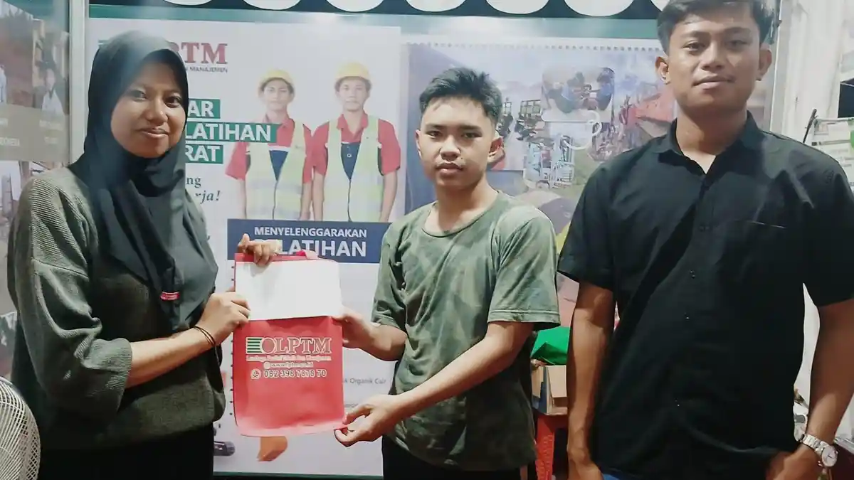 Andi Fatih Muhammad Azka Raih Juara 1 Lomba Tenis Meja di MIF-Muhammadiyah Expo