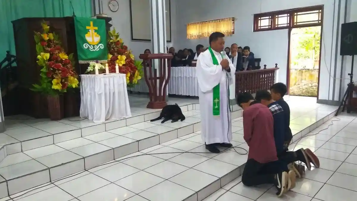 Lakukan Pencurian, 3 Siswa SMP ini Dibawa ke Gereja oleh Polisi