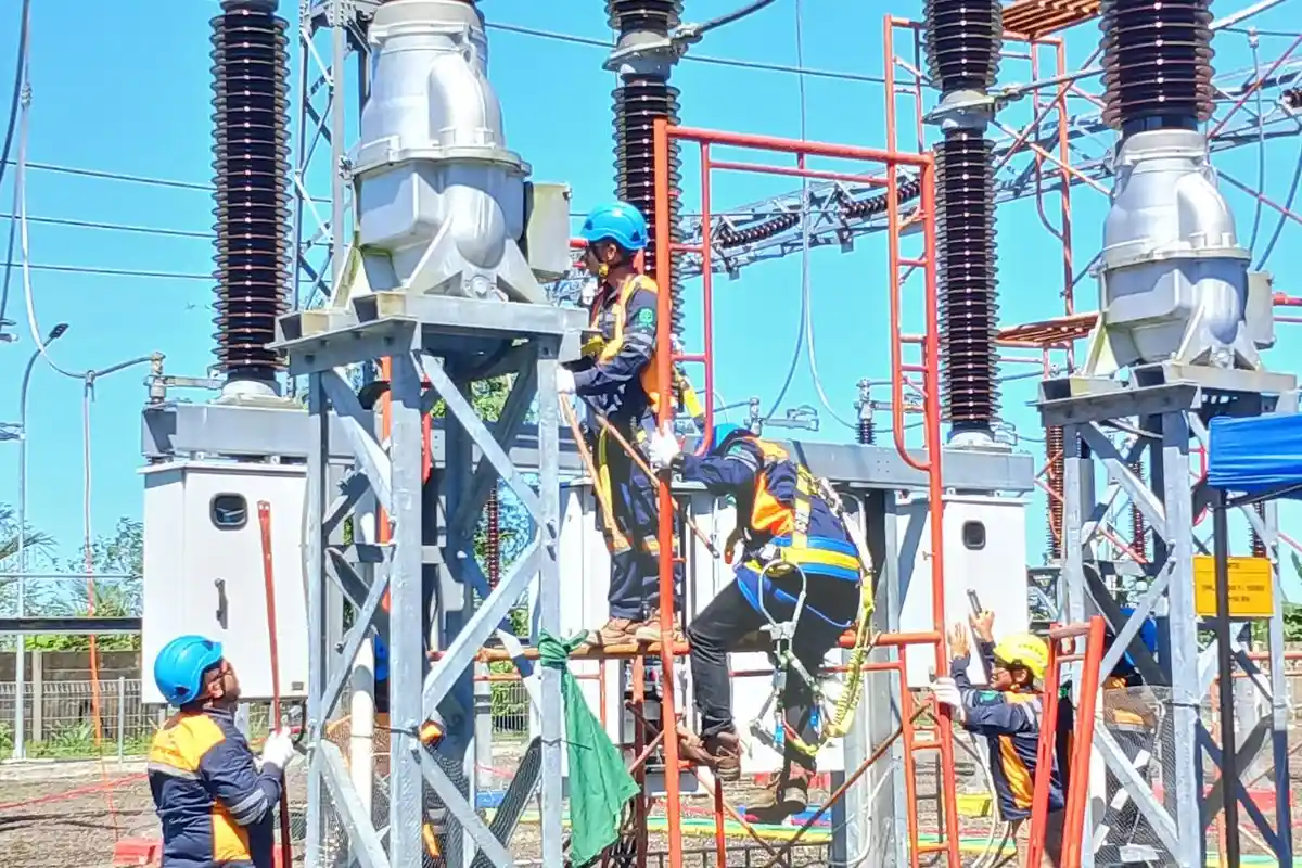 PLN Laksanakan Pemeliharaan Gardu Induk Hative Besar dengan Safety Online Jelang Idul Adha 1445 H - Yel-yel-UP3B-Maluku-01.jpg