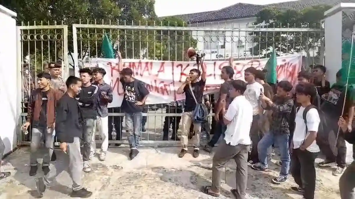 Kumala Kepung Disdik Lebak, Anak Putus Sekolah dan Dugaan Kebocoran Dana BOS Disorot