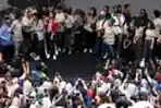 Dilan dan Milea Berkonvoi di Kota Bandung