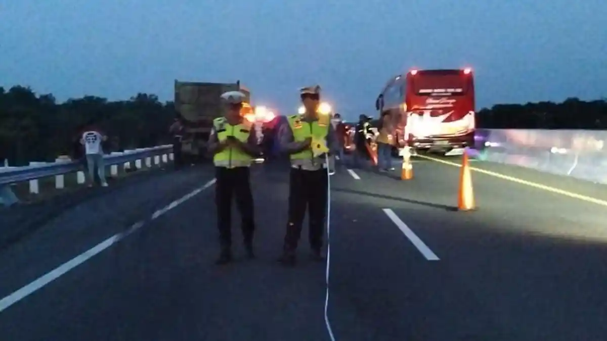 Kronologi Kecelakaan Maut di Tol Palembang-Prabu, Pajero Ngebut Tabrak Belakang Truk, 3 Orang Tewas - Tribunsumsel.com