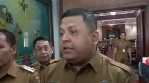 Efrimeiriza-ikut-rapat-staf-di-Pemkab-Tulungagung.jpg