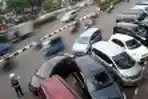 Parkir Kendaraan di Badan Jalan