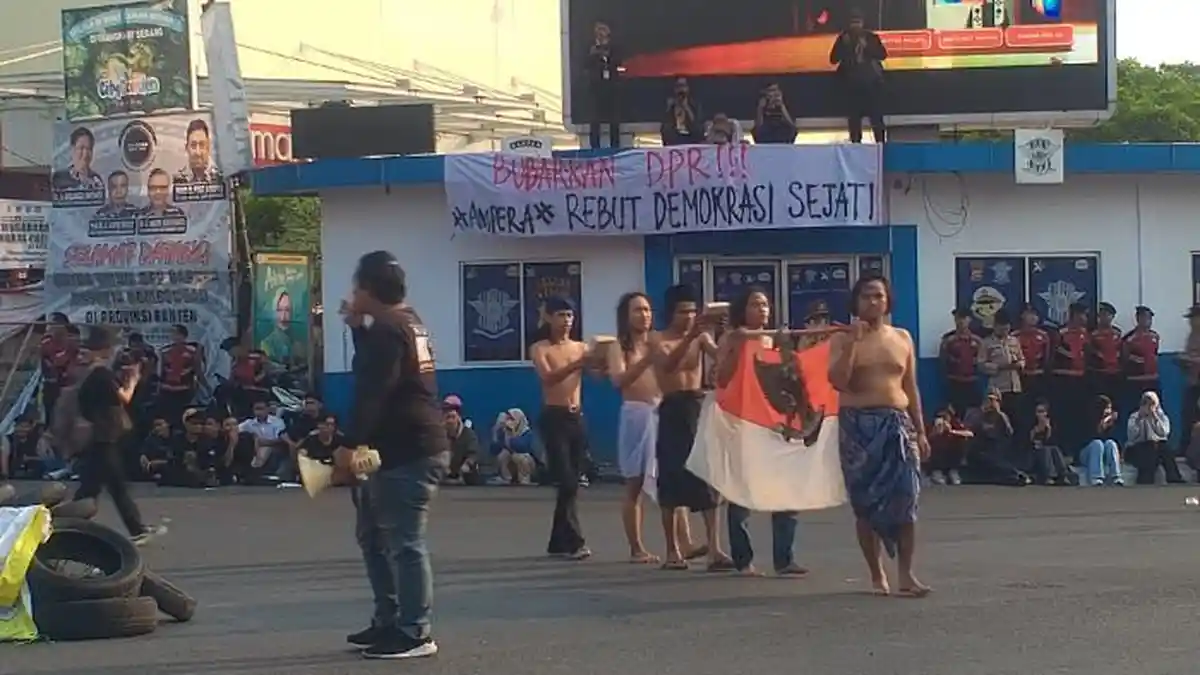 Mahasiswa di Banten: Kita Turun ke Jalan karena Marah pada DPR, Presiden dan Kroni-kroninya!