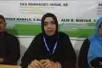ketua-kppad-kalbar-eka-nurhayati-saat-menggelar-press-conference.jpg